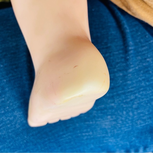 Pamela erff collectible realistic porcelain toddler size doll laying down pillow - Picture 4 of 16